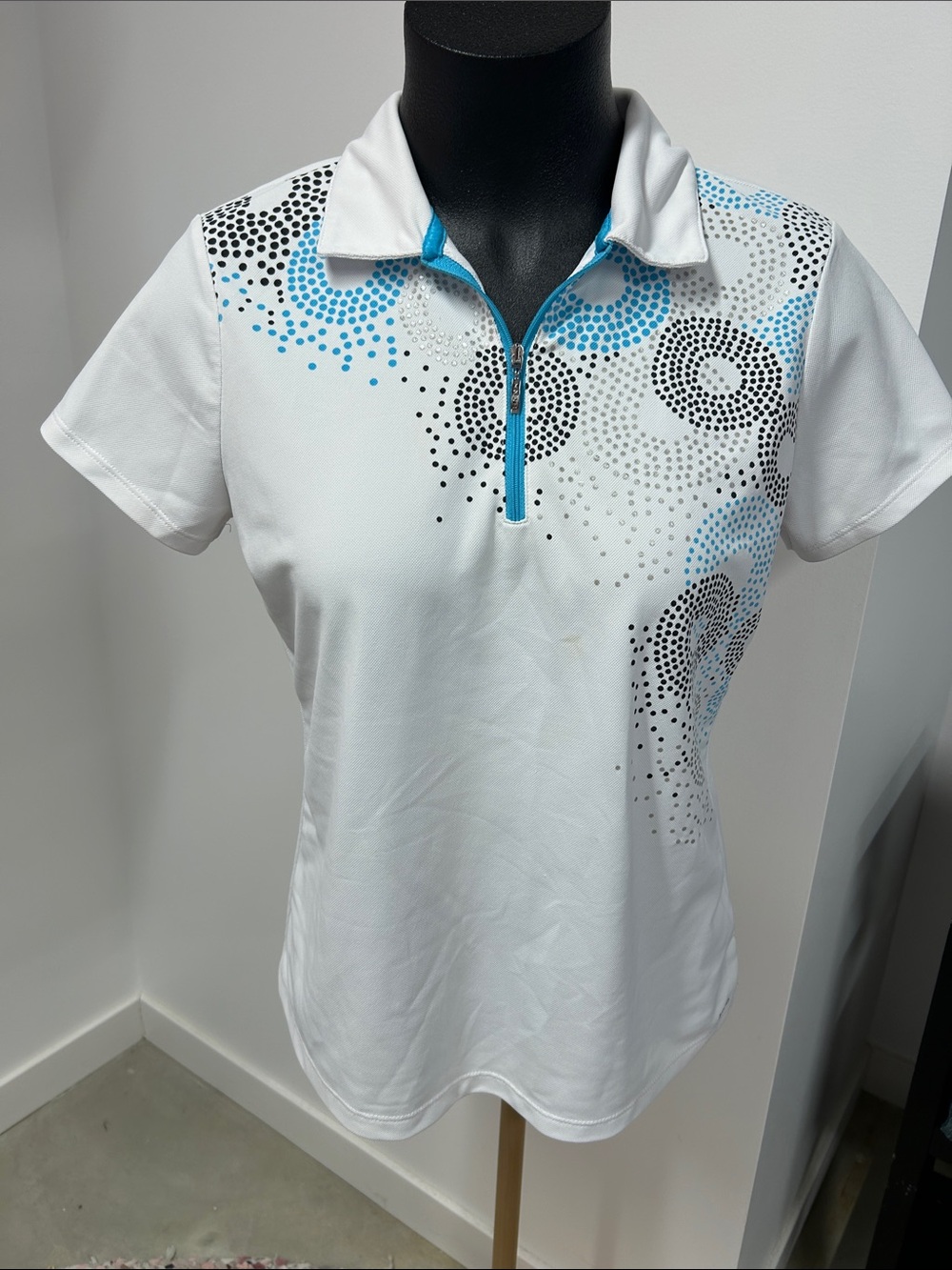 Izod White Polo Top with Blue and Black Dot Burst